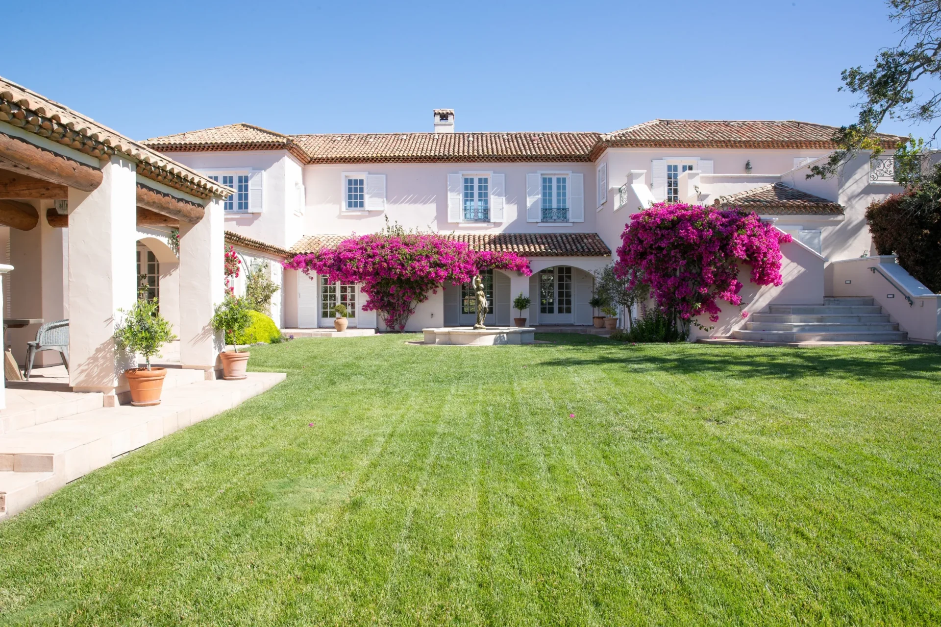 AAA Landscaping Service. Lawn and Landscape Maintenance in San Luis Obispo County Lush green lawn and vibrant bougainvillea maintained by AAA Landscaping, a top landscaping service in Arroyo Grande, CA.